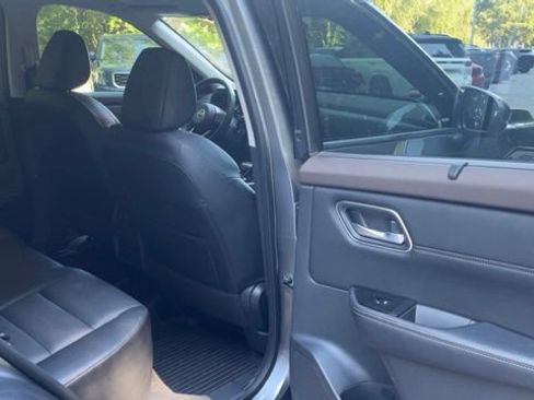 Used 2021 Nissan Rogue SV w/ Premium Package FWD image 12