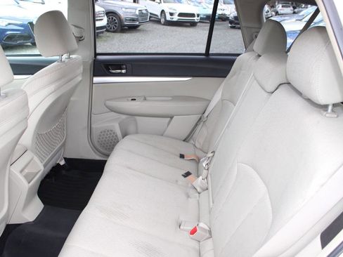 Used 2011 Subaru Outback 2.5i Premium AWD/4WD image 18