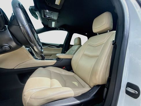 Used 2019 Cadillac XT5 FWD image 23