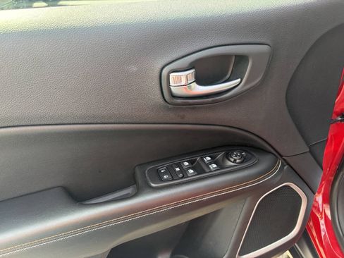 Used 2020 Jeep Compass Latitude w/ Cold Weather Group AWD/4WD image 12