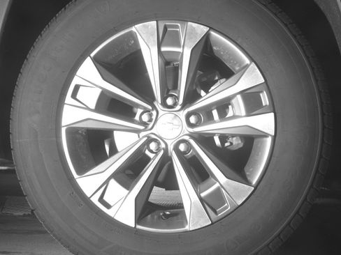 Used 2025 Chevrolet Equinox LT FWD image 13
