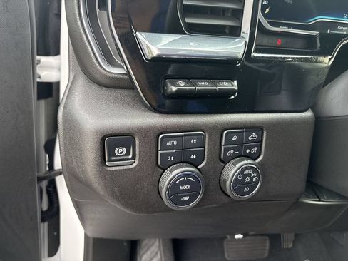 Certified 2024 Chevrolet Silverado 1500 High Country w/ Technology Package AWD/4WD image 18
