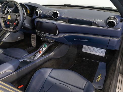 Used 2019 Ferrari Portofino RWD image 14