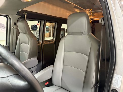 Used 2014 Ford E-250 and Econoline 250 Extended w/ Power Group image 39