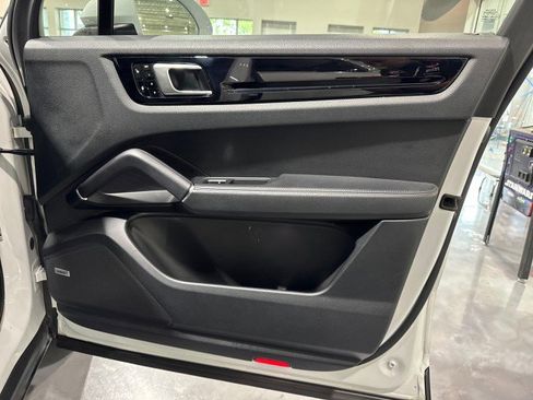 Used 2019 Porsche Cayenne image 53