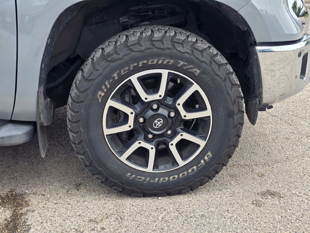 Used 2020 Toyota Tundra Limited w/ Limited Premium Package AWD/4WD image 16