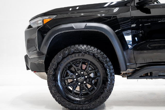 Used 2025 Chevrolet Colorado ZR2 w/ Midnight Edition AWD/4WD image 33
