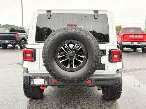 Used 2025 Jeep Wrangler Unlimited Rubicon AWD/4WD image 6