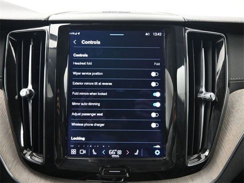 Used 2022 Volvo XC60 B6 Inscription w/ Advanced Package image 18