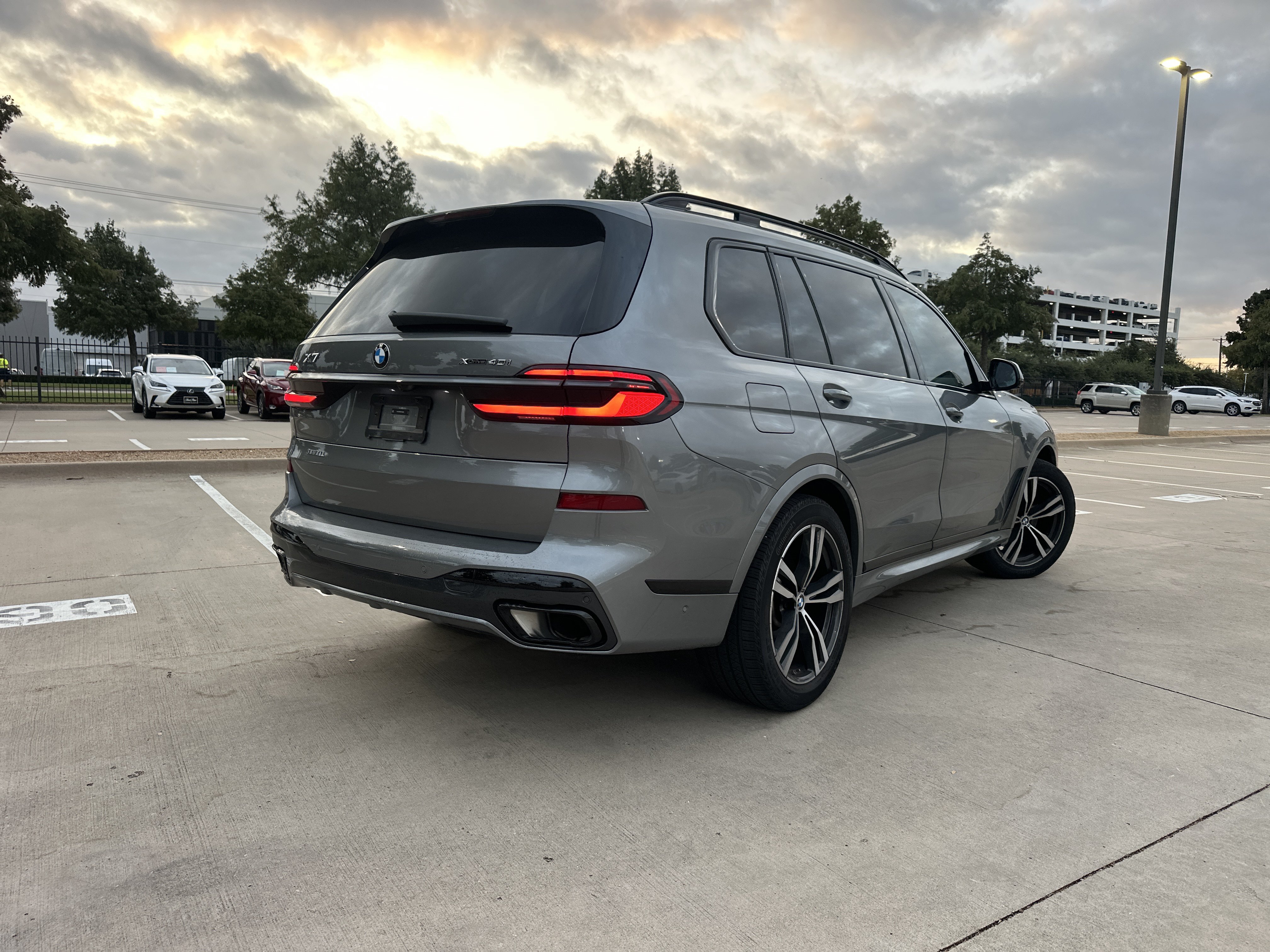 Used 2024 BMW X7 xDrive40i w/ Executive Package AWD/4WD image 2