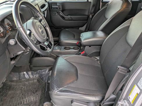 Used 2017 Jeep Wrangler Unlimited Sahara image 14