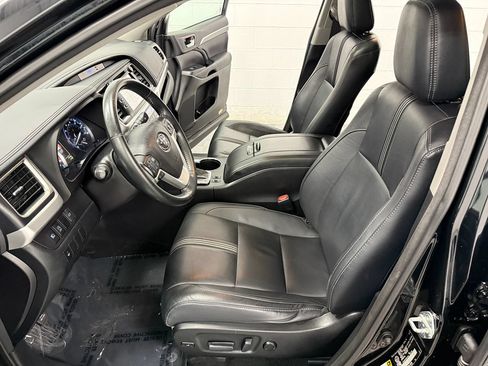 Used 2017 Toyota Highlander SE AWD/4WD image 10