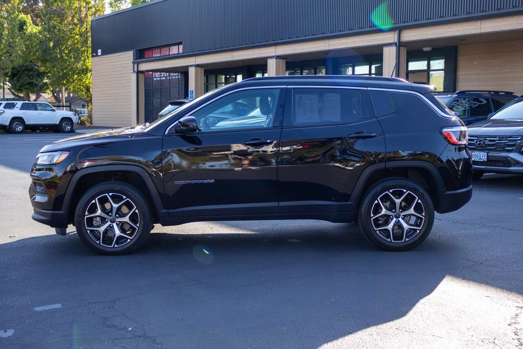 Used 2025 Jeep Compass Limited AWD/4WD image 10