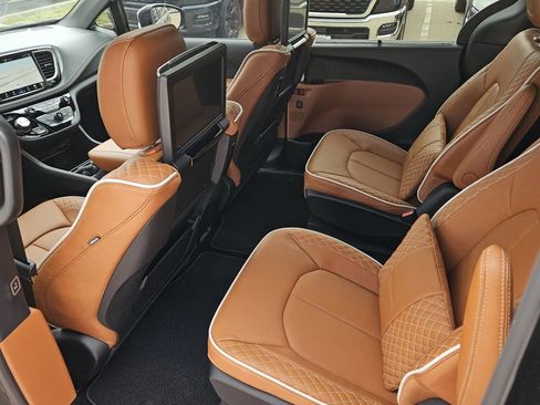 New 2026 Chrysler Pacifica Pinnacle FWD image 13