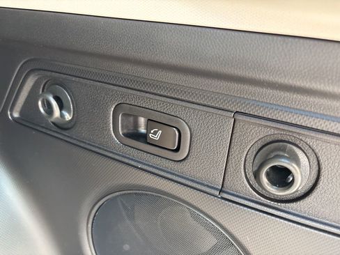 Used 2023 Subaru Forester Limited image 31