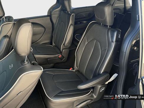 New 2026 Chrysler Pacifica Limited w/ Uconnect Theater Family Group FWD image 15