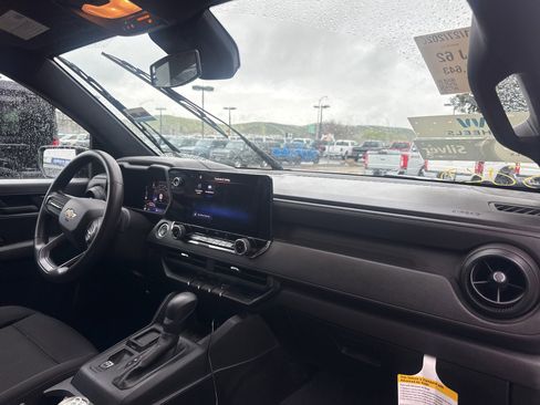 Used 2023 Chevrolet Colorado W/T image 10