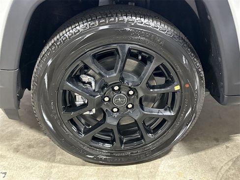 New 2026 Jeep Compass Latitude image 24