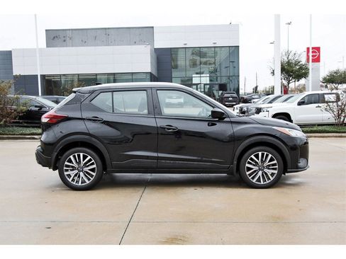 Used 2023 Nissan Kicks SV image 7