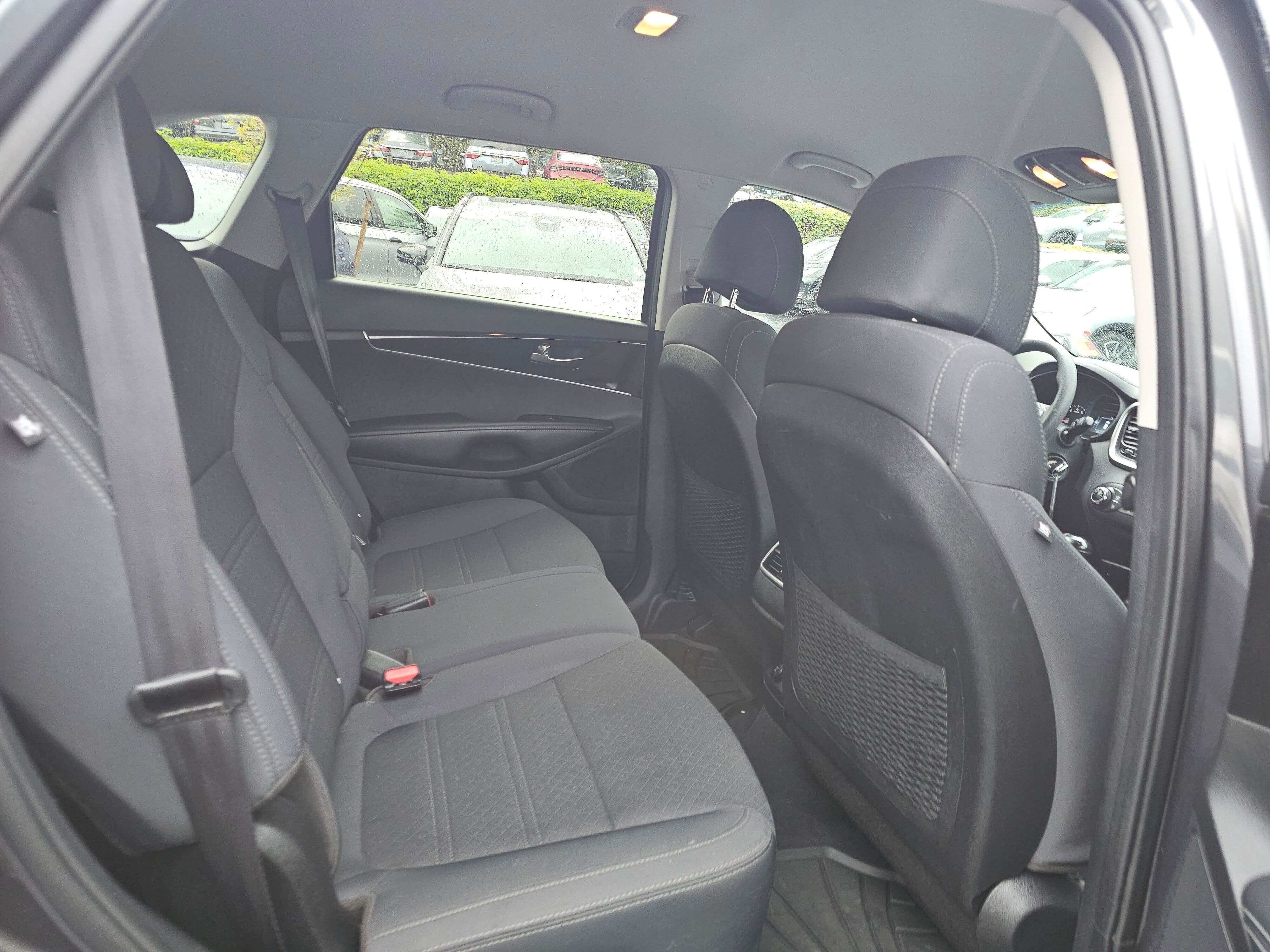 Used 2017 Kia Sorento FWD image 14
