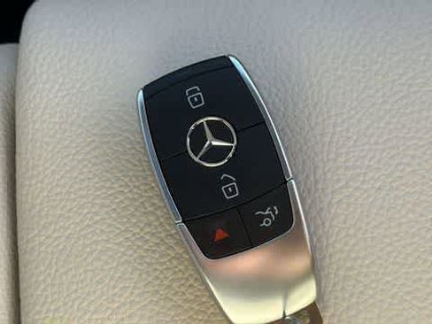Certified 2025 Mercedes-Benz GLB 250 4MATIC image 37
