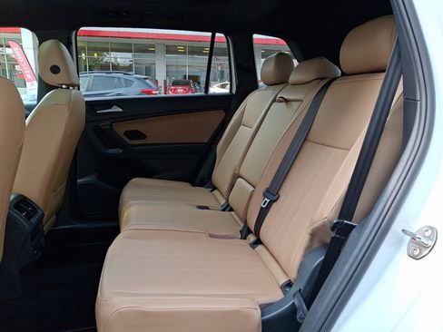 Used 2024 Volkswagen Tiguan SE AWD/4WD image 10