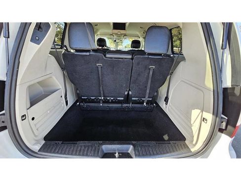 Used 2015 Chrysler Town & Country Touring image 33