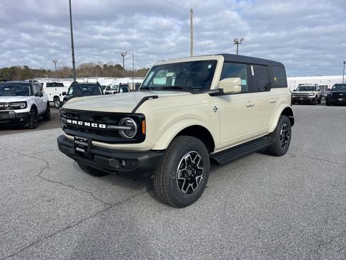 New 2025 Ford Bronco Outer Banks image 1
