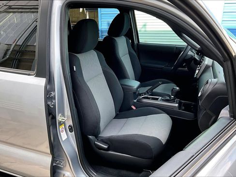 Used 2020 Toyota Tacoma TRD Sport image 9