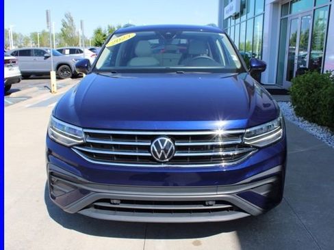 Used 2023 Volkswagen Tiguan SE w/ Panoramic Sunroof Package AWD/4WD image 2