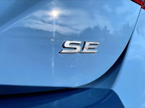 Used 2024 Toyota Camry SE image 9