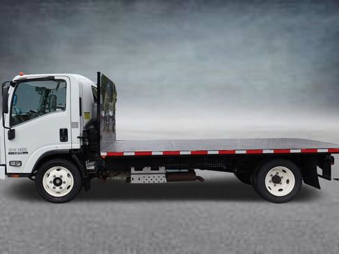 Used 2019 Isuzu NPR RWD image 4
