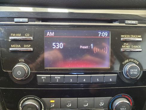 Used 2014 Nissan Rogue S FWD image 25