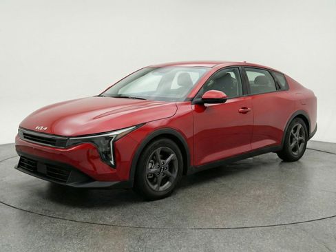 Used 2025 Kia K4 LXS image 3