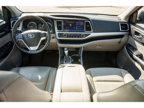 Used 2015 Toyota Highlander XLE AWD/4WD image 21