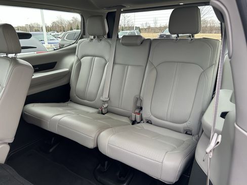 Used 2024 Jeep Wagoneer Series II w/ Flexible Seating Group image 17