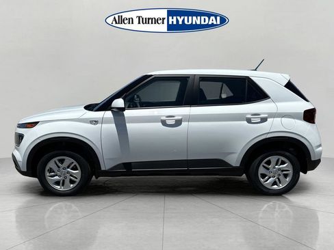 New 2026 Hyundai Venue SE FWD image 4