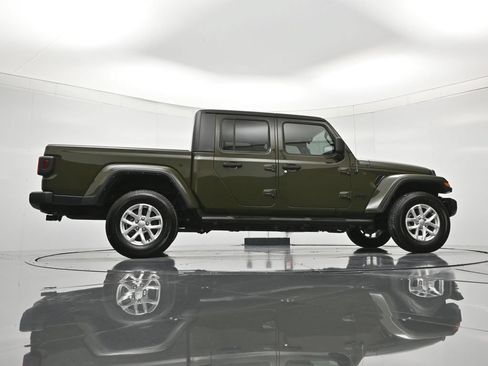 Used 2023 Jeep Gladiator Sport AWD/4WD image 40