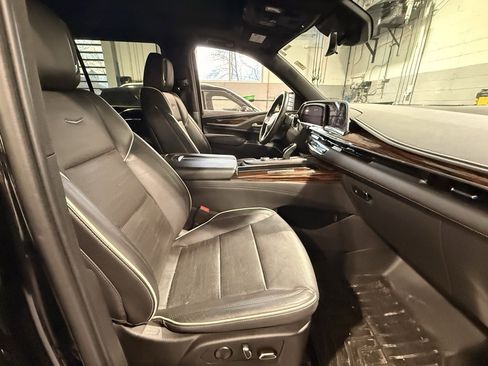 Used 2023 Cadillac Escalade Premium Luxury image 15