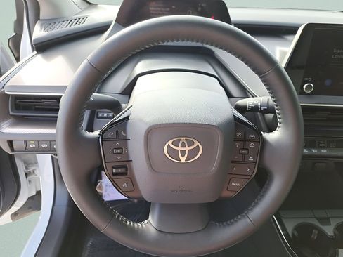 Used 2023 Toyota Prius XLE image 17