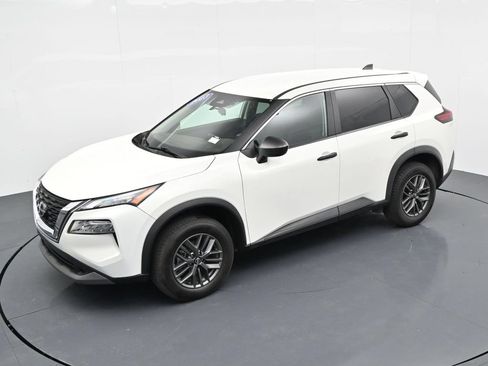 Used 2023 Nissan Rogue S FWD image 17