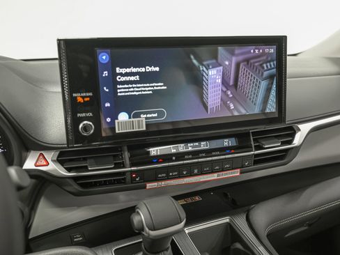 Used 2026 Toyota Sienna XLE image 22