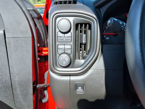 Certified 2025 Chevrolet Silverado 2500 Custom w/ Custom Value Package AWD/4WD image 34