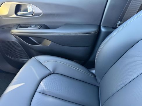 New 2026 Chrysler Pacifica Select w/ S Appearance Package FWD image 24
