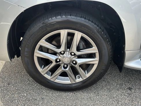 Used 2013 Lexus LX 570 4WD w/ Luxury Pkg image 28