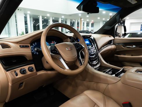 Used 2018 Cadillac Escalade Platinum image 7