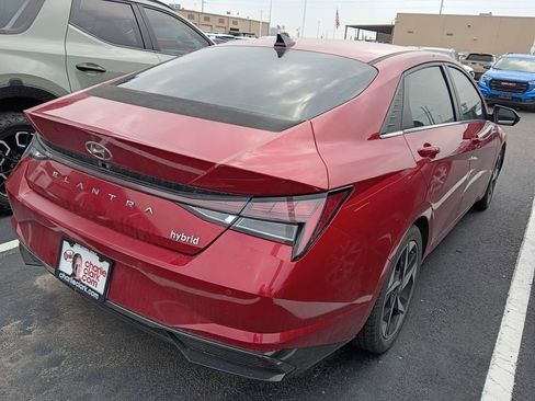 Used 2021 Hyundai Elantra Limited FWD image 3