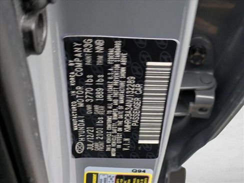 Used 2022 Hyundai Venue SEL image 24