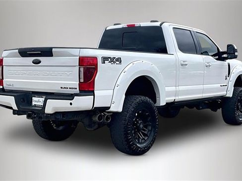 Used 2022 Ford F250 Lariat w/ Black Appearance Package image 5