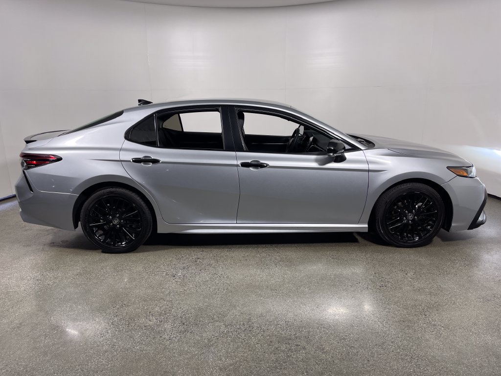 Used 2021 Toyota Camry SE w/ Convenience Package FWD image 2
